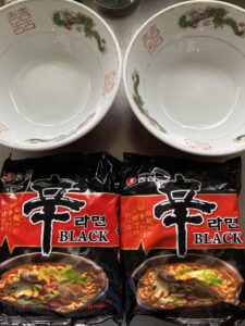 辛ラーメン　ブラック　韓国食品