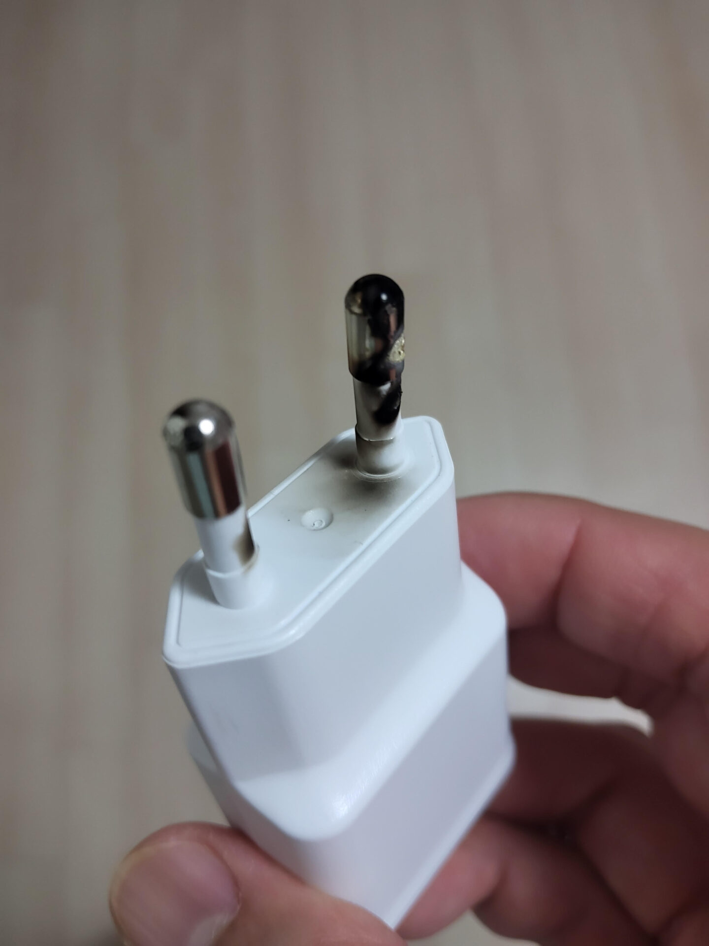 韓国 変換プラグ C SE どっち