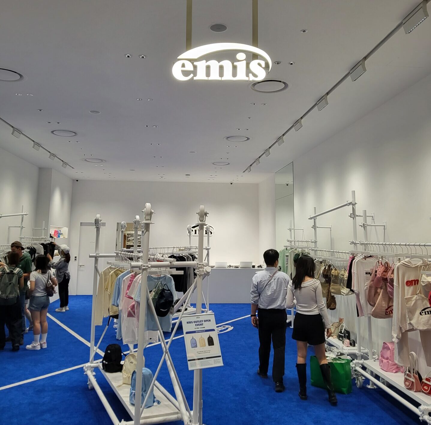 emis ロッテプレミアムアウトレット釜山店（筆者撮影）