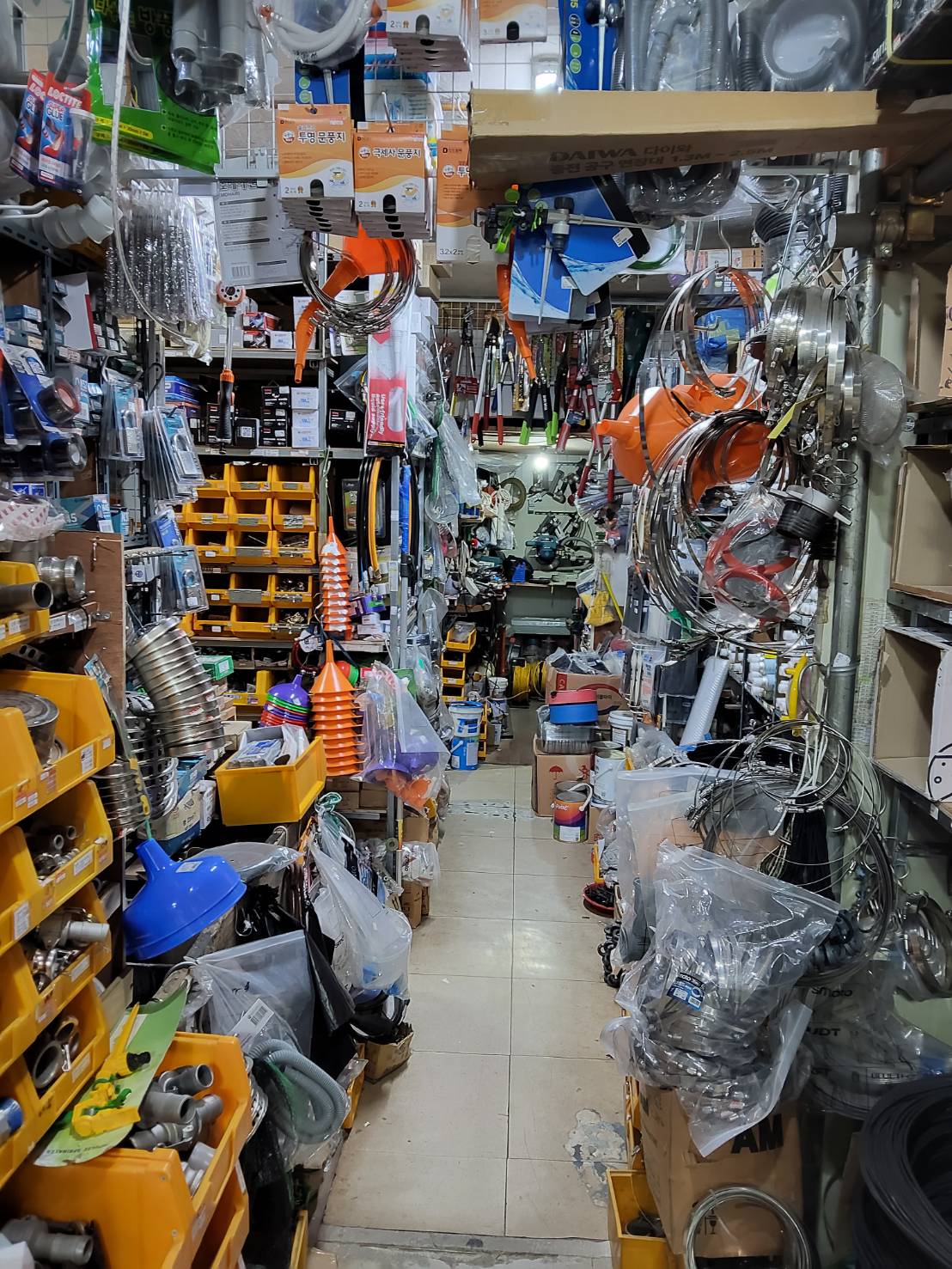 韓国 変換プラグ 現地購入店舗