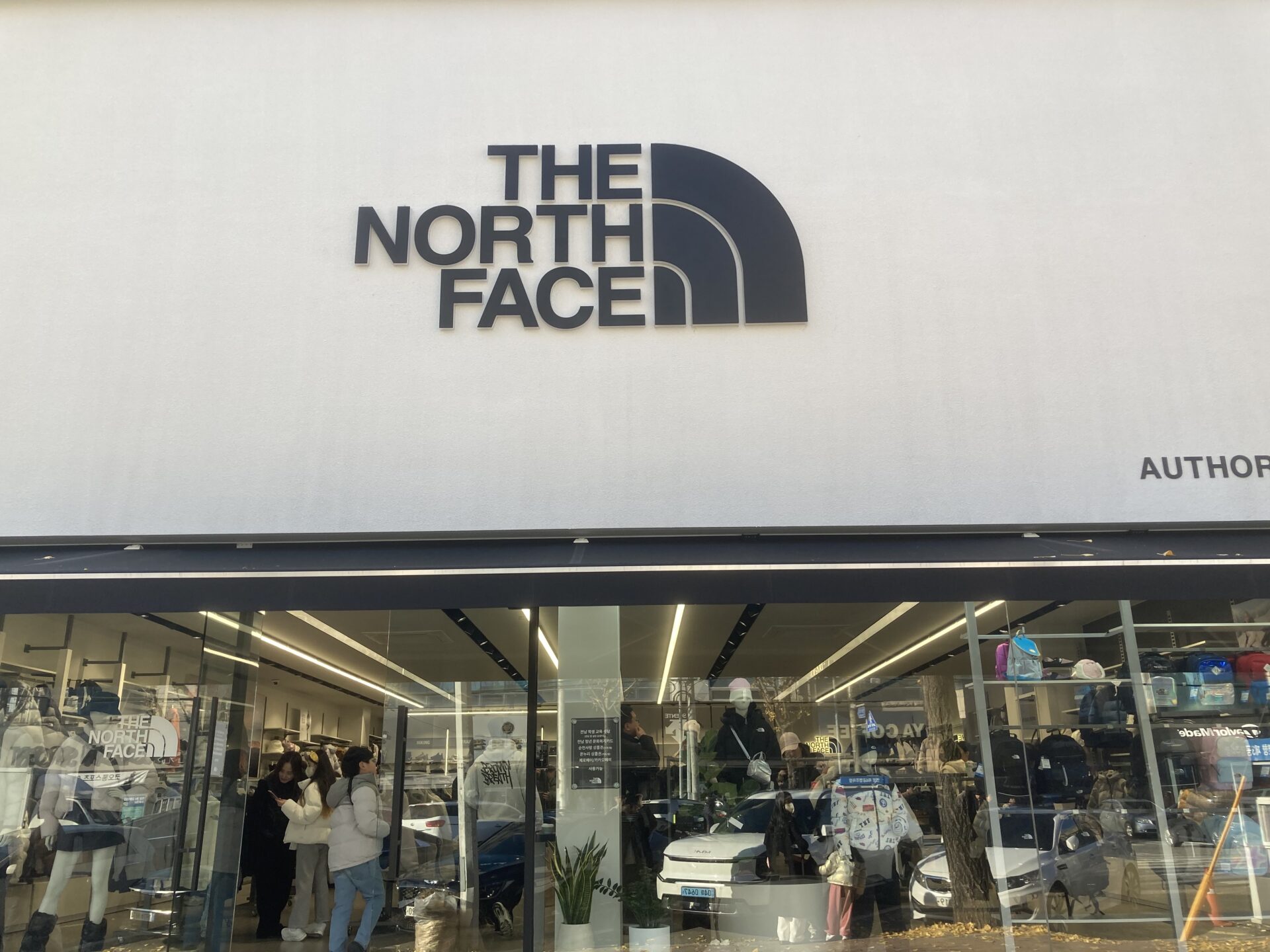 韓国 ノースフェイス ホワイトレーベル 店舗 内観 現地価格調査