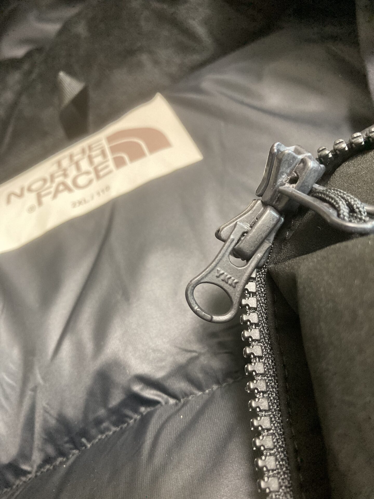 ノースフェイスのファスナー｜偽物の見分け方