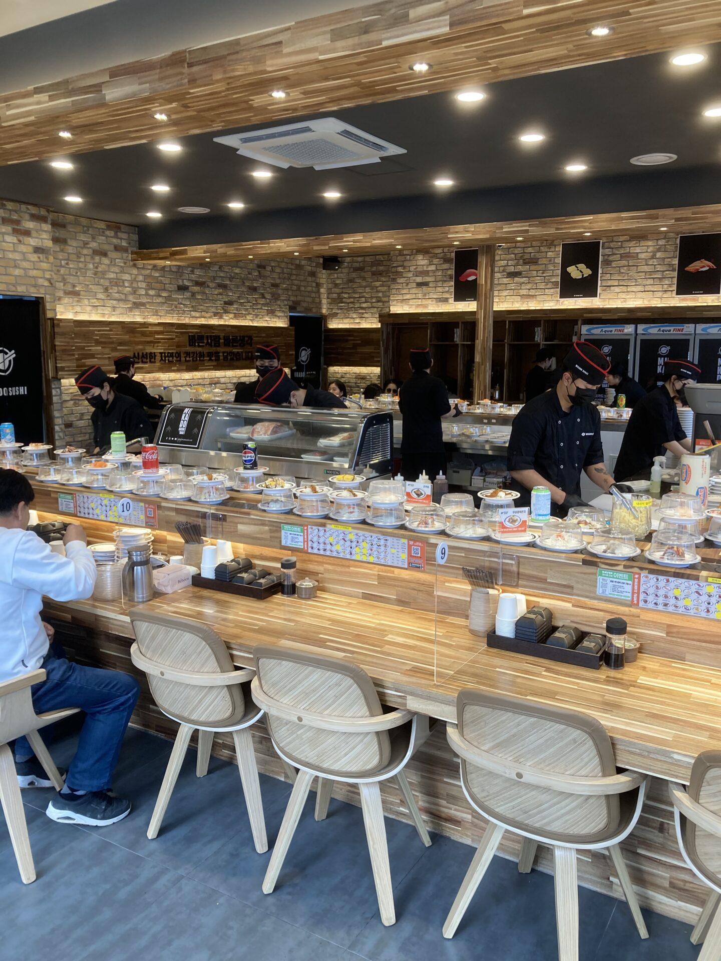韓国の回転寿司「MIKADO SUSHI」