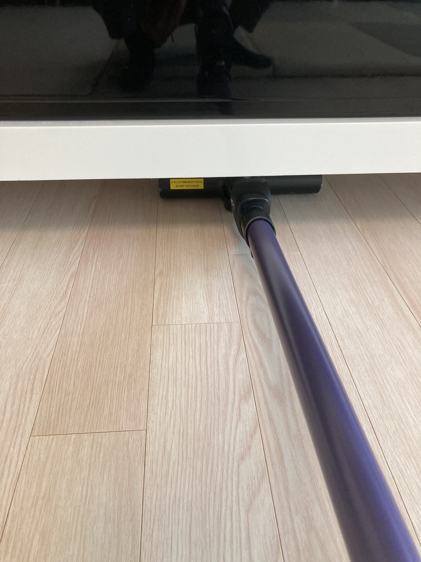 ティファール掃除機の良い口コミ・メリット-ソファ下やテレビ台下にしっかり入る